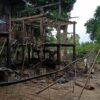 (ညောင်လေးပင်ခရိုင် မူးမြို့နယ် နောင်ကုန်းကျေးရွာကို စစ်ကောင်စီတပ်က ဒရုန်းဖြင့်တိုက်ခိုက်၍ စာသင်ကျောင်းနှင့် လူနေအိမ်အချို့ ထိခိုက်ပျက်စီးနေသည်ကို တွေ့ရစဥ်။ ဓာတ်ပုံ - KNU)