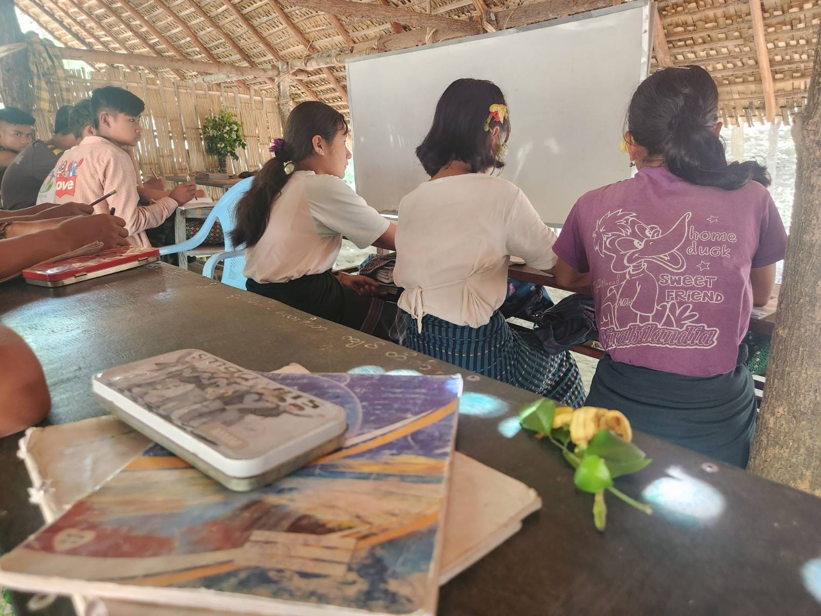 (စစ်ကောင်စီ၏ဆန်ဖြတ်တောက်မှုကြောင့် စစ်ဘေးရှောင်ပြည်သူများမှာ ပို၍အခက်အခဲတွေ့နေကြသည်။ ဓါတ်ပုံ-People's Spring)