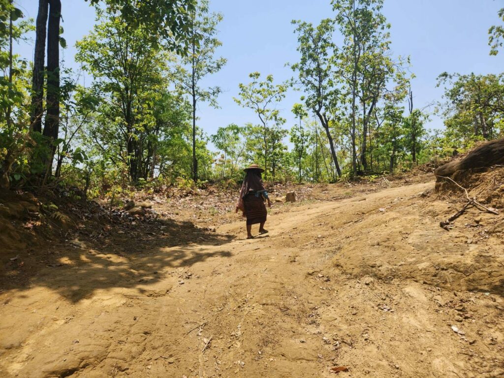 (စစ်ကောင်စီ၏ဆန်ဖြတ်တောက်မှုကြောင့် စစ်ဘေးရှောင်ပြည်သူများမှာ ပို၍အခက်အခဲတွေ့နေကြသည်။ ဓါတ်ပုံ-People's Spring)