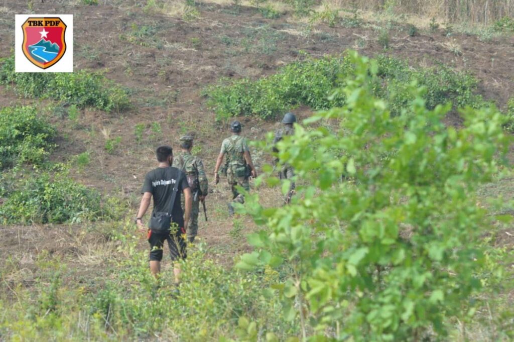 (သပိတ်ကျင်းမြို့နယ် ပြည်သူ့ကာကွယ်ရေးအဖွဲ့မှ ရဲဘော်များအား တွေ့ရစဉ်။ ဓာတ်ပုံ - သပ်တ်ကျင်း-ပကဖ)