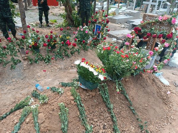 (ကျဆုံးခဲ့သည့် ရဲဘော်၊ ရဲမေများအား တွေ့ရစဉ်။ ဓာတ်ပုံ - KRU)