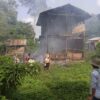(စစ်ကောင်စီတပ် ဒရုန်းဖြင့်တိုက်ခိုက်မှုကြောင့် ရန်မျိုးအောင်ကျေးရွာရှိ နေအိမ်တစ်လုံး ထိမှန်မီးလောင်နေစဉ်။ ဓာတ်ပုံ - KNU)