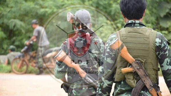 (မိုးဗြဲပြည်သူ့ကာကွယ်ရေးတပ်ဖွဲ့ဝင်များအား ရှေ့တန်းတစ်နေရာ၌ တွေ့ရစဥ်။ ဓာတ်ပုံ - MBPDF)