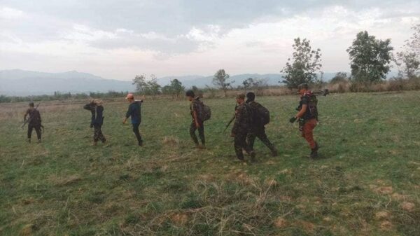 (မြန်မာနိုင်ငံလုံးဆိုင်ရာကျောင်းသားများ ဒီမိုကရက်တစ်တပ်ဦး (ABSDF)မှ ရဲဘော်များအား တွေ့ရစဥ်။ ဓာတ်ပုံ - ABSDF)