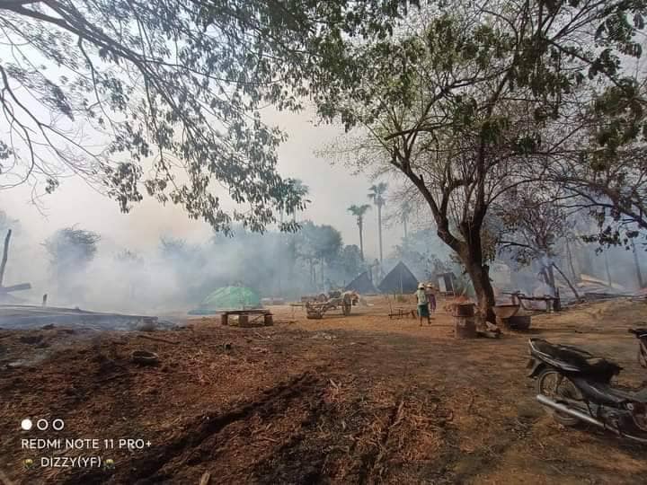(ရေလယ်ကျွန်းဒေသရှိ စစ်ကောင်စီတပ် မီးရှို့ဖျက်ဆီးသွားသော နေအိမ်များအား တွေ့ရစဥ်။ ဓာတ်ပုံ-Cj)