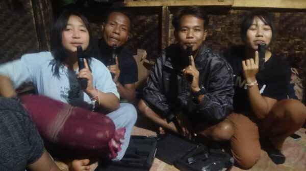 (ကျဆုံးခဲ့သည့် ရဲဘော်၊ ရဲမေများအား တွေ့ရစဉ်။ ဓာတ်ပုံ - KRU)