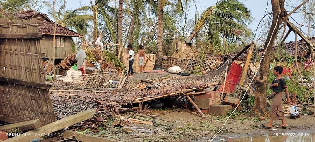 (မိုခါမုန်တိုင်း​ကြောင့် အပျက်အစီးများကို​တွေ့ရစဥ်။ ဓါတ်ပုံ-CJ)