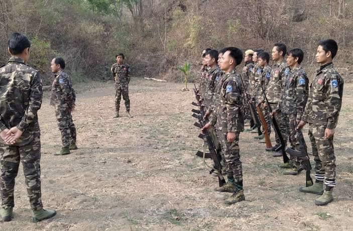(M7 People's Defense Force အဖွဲ့ဝင် ရဲဘော် များအား တွေ့ရစဥ်။ ဓာတ်ပုံ-M7 PDF)