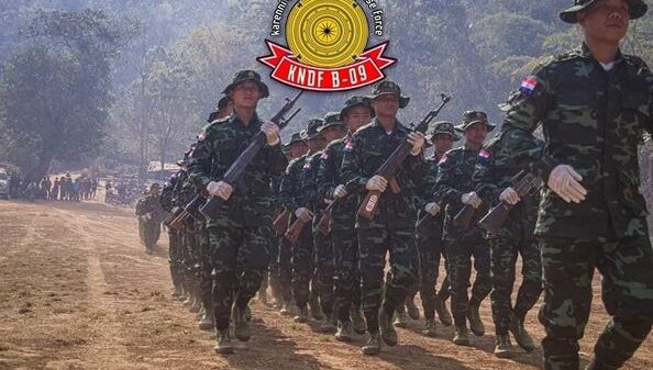 (KNDF နှင့် မိုးဗြဲ PDF တပ်ဖွဲ့ဝင်အချို့ ။ဓါတ်ပုံ-KNDF၊ မိုးဗြဲPDF)