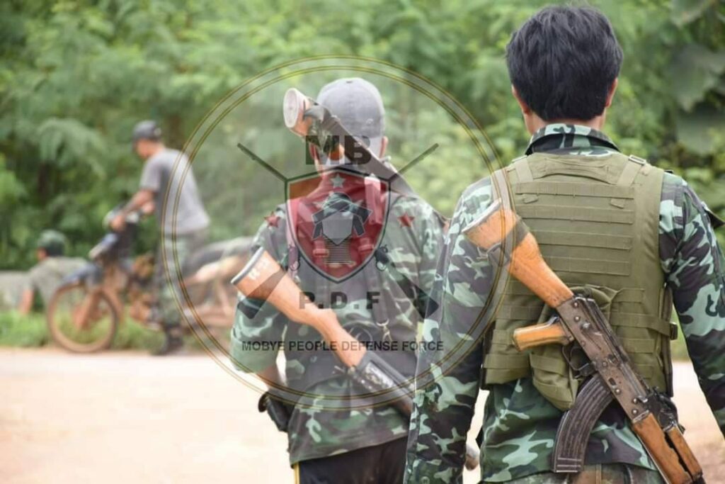 (KNDF နှင့် မိုးဗြဲ PDF တပ်ဖွဲ့ဝင်အချို့ ။ဓါတ်ပုံ-KNDF၊ မိုးဗြဲPDF)