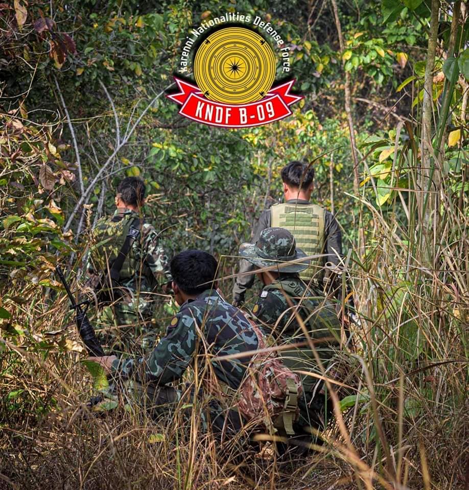 (KNDF နှင့် မိုးဗြဲ PDF တပ်ဖွဲ့ဝင်အချို့ ။ဓါတ်ပုံ-KNDF၊ မိုးဗြဲPDF)