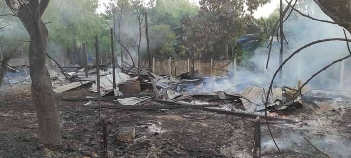 မီးရှို့ဖျက်ဆီးခံခဲ့​ရသော ရေစကြိုရေလယ်ကျွန်းဒေသရှိ ကျေးရွာများအား တွေ့ရစဥ်။ ဓာတ်ပုံ - Cj