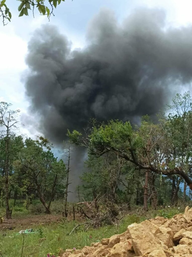 (စစ်​ကောင်စီက ချင်းပူး​ပေါင်းတပ်ကို ​လေ​ကြောင်းမှ တိုက်ခိုက်​နေစဥ်/ ထန်တလန်မြို့တွင် ချင်းပူး​ပေါင်းတပ်မှတပ်ဖွဲ့ဝင်တစ်ဦး။ဓါတ်ပုံ-The Chin Journal)