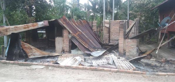 (စစ်တပ်က မီးရှို့ ဖျက်ဆီးခဲ့​သော ​နေအိမ်နှင့် ပြည်သူပိုင်ပစ္စည်းများကို​တွေ့ရစဥ်။ဓါတ်ပုံ- DCC)