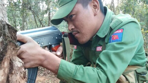 (MNDAA တပ်ဖွဲ့ဝင် တစ်ဦးနှင့် တိုက်ပွဲဖြစ်ပွားရာပြ​မြေပုံ-ဓါတ်ပုံ-The Kokang)