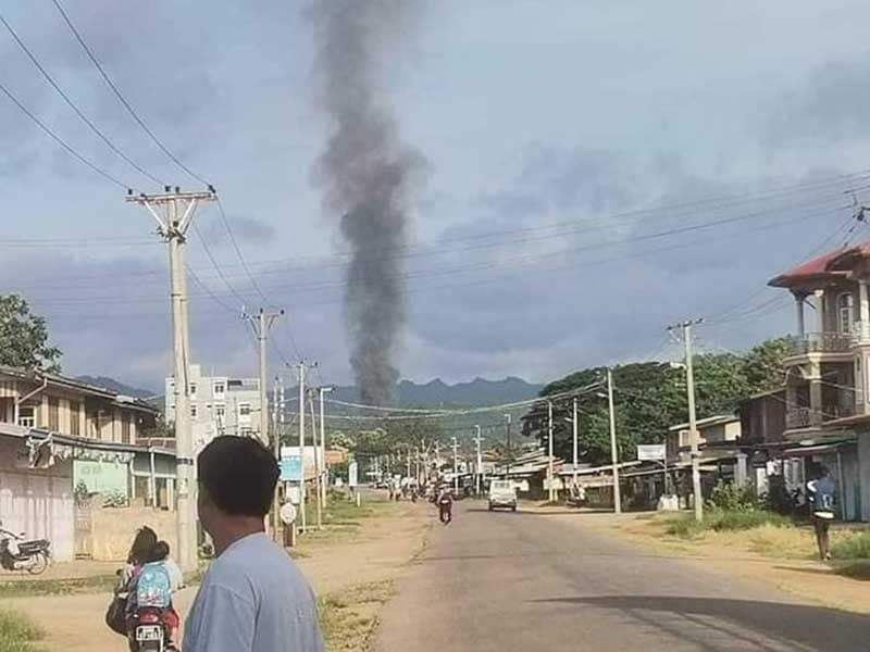 (မိုးဗြဲမြို့ကို Google Map တွင်​တွေ့ရမှုနှင့် ၂၀၂၂ ဇူလိုင်လတွင် မိုးဗြဲမြို့၌ တိုက်ပွဲဖြစ်ပွားခဲ့စဥ်။ဓါတ်ပုံ-CJ)