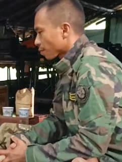(အထူးစစ်ဆင်ရေးတပ်ဖွဲ့ - SOF တောင်ပိုင်းစစ်ဒေသကွပ်ကဲရေးတာဝန်ခံ၊တပ်မှူး ကိုအောင်စံရှားအား တွေ့ရစဉ်)