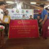 (ကရင့်လက်နက်ကိုင် လေးဖွဲ့စည်းလုံးညီညွတ်ရေးကော်မတီက လေးကေ့ကော်ဒေသအနီးတဝိုက်ရှိ စစ်ရှောင်ပြည်သူများအားစားနပ်ရိက္ခာများ ထောက်ပံ့ပေးအပ်နေစဥ်။ ဓာတ်ပုံ - ပေးပို့)