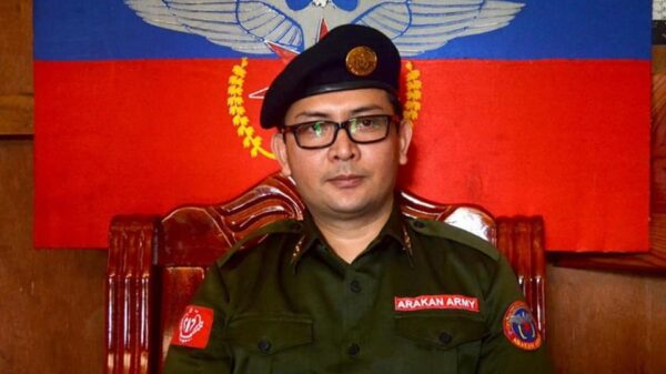 (AA ​ခေါင်​ဆောင်ဗိုလ်ချုပ်ထွန်းမြတ်နိုင် နှင့် ရခိုင်ပြည်နယ်မှ မုန်တိုင်းသင့် ​ဒေသအချို့ ။ဓါတ်ပုံ-AA၊ UNDP)