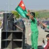 (ရွေးကောက်ပွဲမဲဆွယ်ကာလတွင်တွေ့ရသော ပြည်ခိုင်ဖြိုးပါတီဝင်များ။ ဓာတ်ပုံ - GETTY IMAGES)