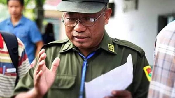 (ကချင်စစ်​ဘေး​ရှောင် ပြည်သူ​တွေနဲ့ KIO/KIA ​သတင်းနဲ့ ပြန်ကြားရေးဌာန တာဝန်ခံ ဗိုလ်မှူးကြီးနော်ဘူ။ ဓါတ်ပုံ-Kachin Alliance ၊ KIO)