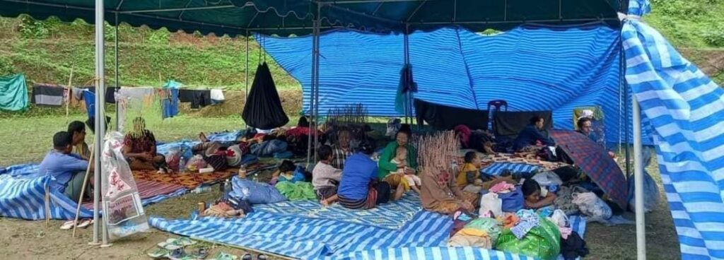 (ထိုင်းနိုင်ငံသို့ထွက်ပြေးတိမ်းရှောင်နေရသောစစ်ဘေးရှောင်ပြည်သူများ။ဓါတ်ပုံ-Kantarrawaddy Times)