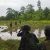 စစ်ရေးလှုပ်ရှားနေတဲ့ KNU တပ်ဖွဲ့ဝင်တွေကိုတွေ့ရစဉ်