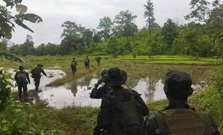 စစ်ရေးလှုပ်ရှားနေတဲ့ KNU တပ်ဖွဲ့ဝင်တွေကိုတွေ့ရစဉ်