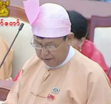 (ဦးဝင်းမြင့်​အောင်ကို ၂၀၁၅ ​ရွေး​ကောက်ပွဲအနိုင်ရပြီး​နောက်လွှတ်​တော်တွင်​တွေ့ခဲ့ရစဥ်။ဓါတ်ပုံ-ပြည်သူ့လွှတ်​တော်)