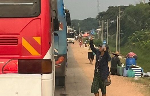 (ဧရာဝတီတိုင်းအဝင် ပန်တိုင်စစ်ဆေးရေးဂိတ်တွင် ယာဥ်များအား စစ်ကောင်စီက စစ်ဆေးနေသည်ကို မေလအတွင်းက တွေ့ရစဥ်။ ဓာတ်ပုံ - လူထုနွေဦး)
