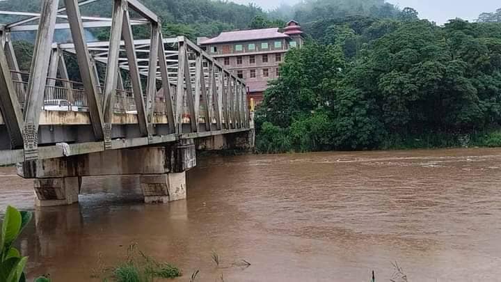 (ဖားကန့်ဒေသတွင် ဇွန် ၂၂ ရက်ကရေကြီးရေလျှံနေစဥ်။ ဓါတ်ပုံ-CJ)