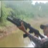 (စစ်ကောင်စီ ရိက္ခာသည်ယာဥ်တန်းအား တိုက်ခိုက်နေသည့် ရဲဘော်တစ်ဦးအား တွေ့ရစဥ်)