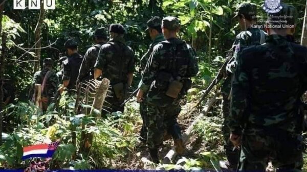 (KNU တပ်သားများအား ရှေ့တန်းတစ်နေရာ၌ တွေ့ရစဉ်။ ဓာတ်ပုံ - KNU)