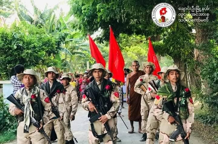 (တော်လှန်ပြည်သူများ၊တော်လှန်ရေးအင်အားစုများက ပန်းသပိတ်ကို ပုံစံမျိုးစုံဆင်နွှဲနေကြစဥ်။ဓါတ်ပုံ-CJ)