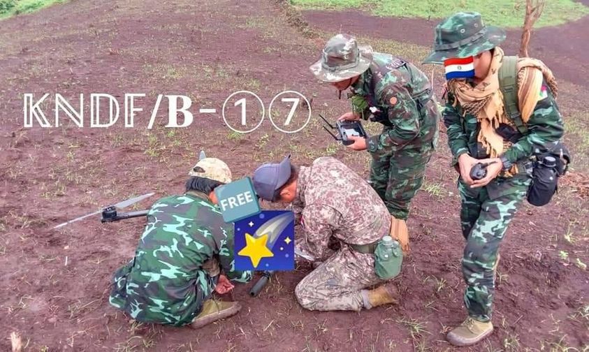 (ကရင်နီအမျိုးသားများကာကွယ်ရေးတပ်(KNDF)တပ်ရင်း - ၁၇မှ ရဲဘော်များအား တိုက်ခိုက်ရန် ပြင်ဆင်နေသည်ကို တွေ့ရစဥ်။ ဓာတ်ပုံ - KNDF)