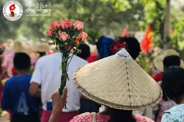 (တော်လှန်ပြည်သူများ၊တော်လှန်ရေးအင်အားစုများက ပန်းသပိတ်ကို ပုံစံမျိုးစုံဆင်နွှဲနေကြစဥ်။ဓါတ်ပုံ-CJ)