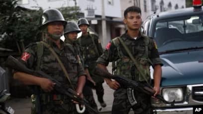 (ကချင်လွတ်လပ်ရေးအဖွဲ့(KIA)မှ တပ်ဖွဲ့ဝင်အချို့အား ၂၀၁၃ အောက်တိုဘာ ၂၈ရက်က တွေ့ရစဉ်။ ဓာတ်ပုံ - CJ)