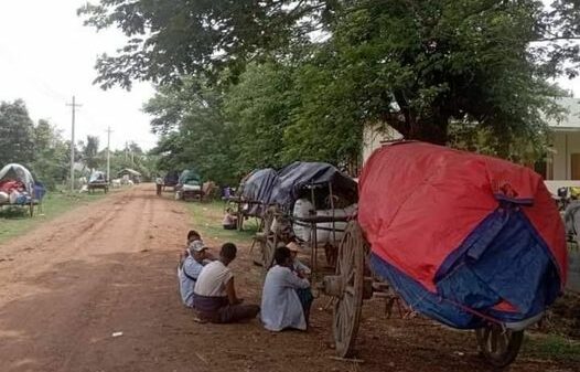 (စစ်ကောင်စီတပ်ရန်ကြောင့် ထန်းကုန်းတိုက်နယ်အတွင်းရှိ ကျေးရွာများမှ ဒေသခံပြည်သူများအား ဘေးလွတ်ရာထွက်ပြေးပုန်းရှောင်နေကြစဥ်။ ဓာတ်ပုံ - ကျွန်းလှ - ကန့်ဘလူ တက်ကြွလှုပ်ရှားသူများအဖွဲ့ -ကန့်ဘလူခရိုင်)