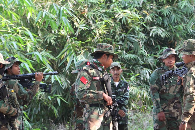ထိုင်း − မြန်မာနယ်စပ်အနီးကစစ်ကောင်စီစခန်းဆီ ခဲယမ်းရိက္ခာပို့မယ့်စစ်ကြောင်း တိုက်ခိုက်ခံရ
