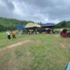 (တိုက်ပွဲကြောင့် ဘေးလွတ်ရာတိမ်းရှောင်နေရသော မယ်စဲ့မြို့နယ်ရှိ ဒေသခံပြည်သူများအား တွေ့ရစဥ်။ ဓာတ်ပုံ - Kantarawaddy Times)