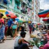 (စစ်တပ်အာဏာမသိမ်းခင်က ရန်ကုန်ရှိရပ်ကွက်​ဈေးတစ်ခု။ ဓါတ်ပုံ-Chase Chisholm)