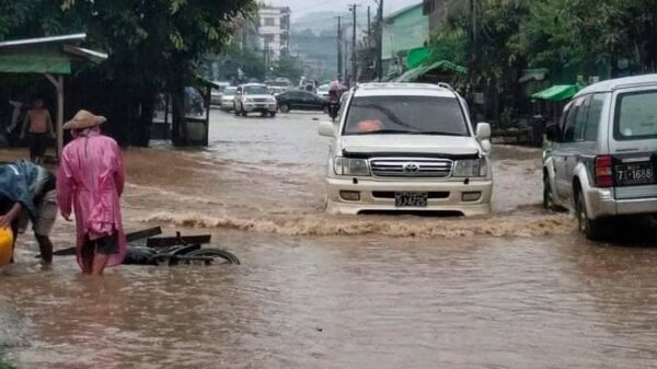 (ဖားကန့်​ဒေသတွင် ဇွန် ၂၂ ရက်က​ရေကြီး​ရေလျှံ​နေစဥ်။ ဓါတ်ပုံ-CJ)