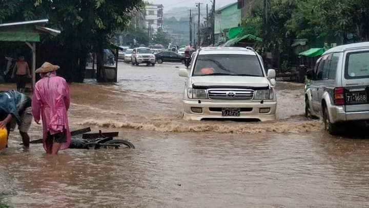 (ဖားကန့်​ဒေသတွင် ဇွန် ၂၂ ရက်က​ရေကြီး​ရေလျှံ​နေစဥ်။ ဓါတ်ပုံ-CJ)