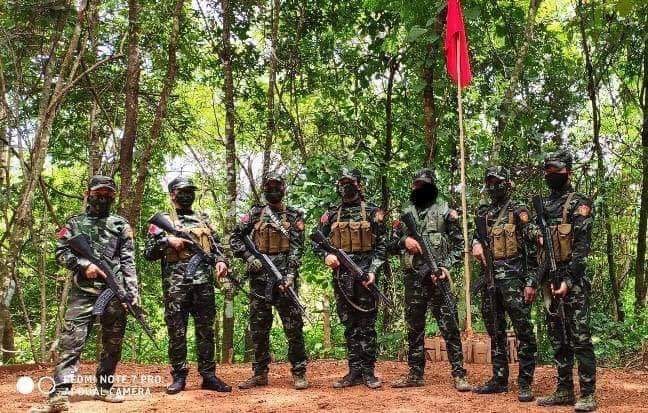 (တမူးမြို့နယ်မှ ပြည်သူ့ကာကွယ်​ရေးတပ်ဖွဲ့ဝင်အချို့ (ပုံအ​ဟောင်း) ။ဓါတ်ပုံ-PDF တမူး)