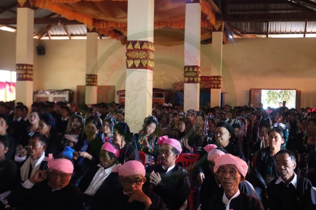 (ကွတ်ခိုင်မြို့နယ်အတွင်းရှိ ကျေးရွာများကို တအာင်းတပ်မတော် (TNLA)စစ်ဦးစီးချုပ် သွားရောက်တွေ့ဆုံနေစဥ်။ ဓာတ်ပုံ - News & Information Department)