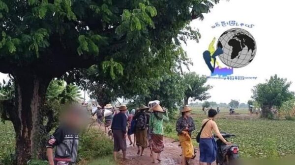 (စစ်ကောင်စီစစ်ကြောင်းထိုးနေ၍ ထွက်ပြေးတိမ်းရှောင်လာသော ခင်ဦးနယ်ဒေသခံများအား ဇွန်လဆန်းပိုင်းက တွေ့ရစဥ်။ ဓာတ်ပုံ-ခင်ဦးမြို့နယ် သတင်းမှန်ပြန်ကြားရေး)