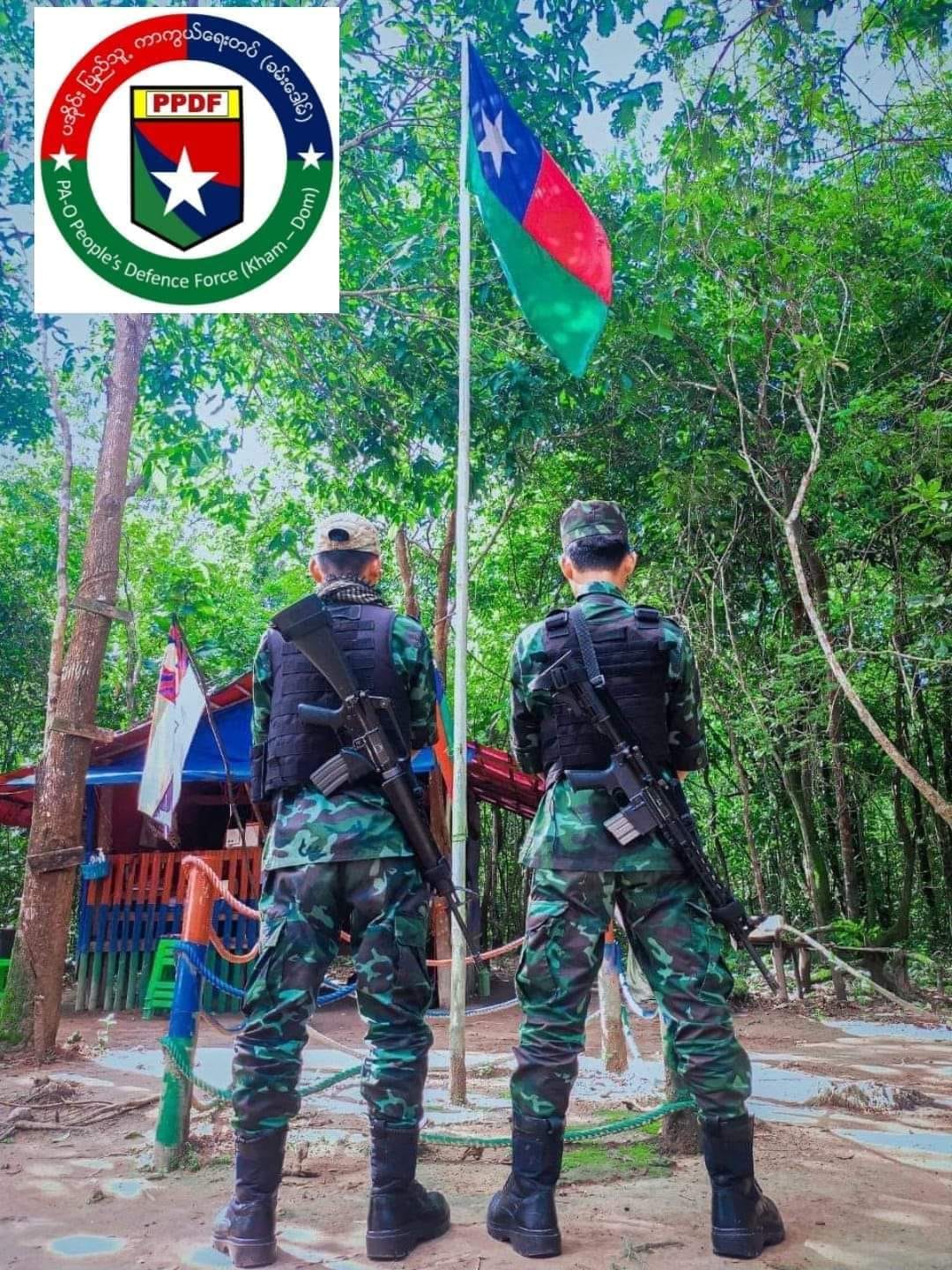 (ပအိုဝ်းပြည်သူ့ကာကွယ်ရေးတပ်ဖွဲ့-ခမ်းဒေါမ်( PPDF-KD) တပ်ဖွဲ့ဝင်အချို့ ။ ဓါတ်ပုံ-PPDF-KD)