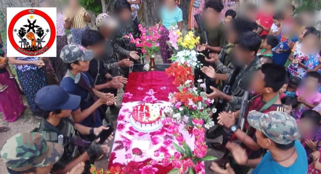 (တော်လှန်ပြည်သူများ၊တော်လှန်ရေးအင်အားစုများက ပန်းသပိတ်ကို ပုံစံမျိုးစုံဆင်နွှဲနေကြစဥ်။ဓါတ်ပုံ-CJ)