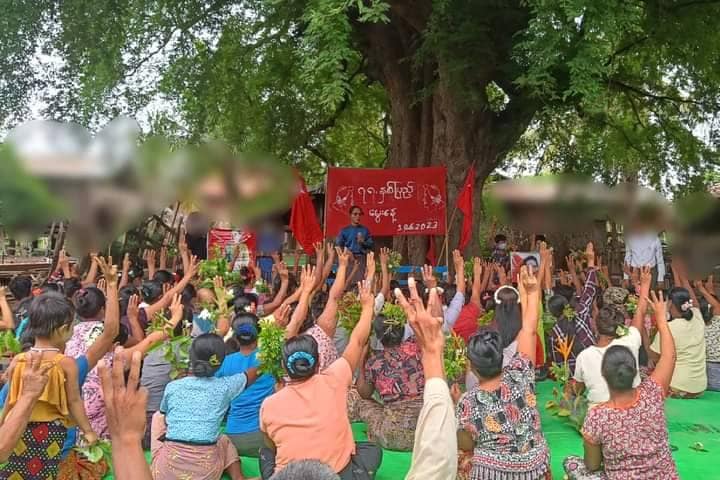 (တော်လှန်ပြည်သူများ၊တော်လှန်ရေးအင်အားစုများက ပန်းသပိတ်ကို ပုံစံမျိုးစုံဆင်နွှဲနေကြစဥ်။ဓါတ်ပုံ-CJ)