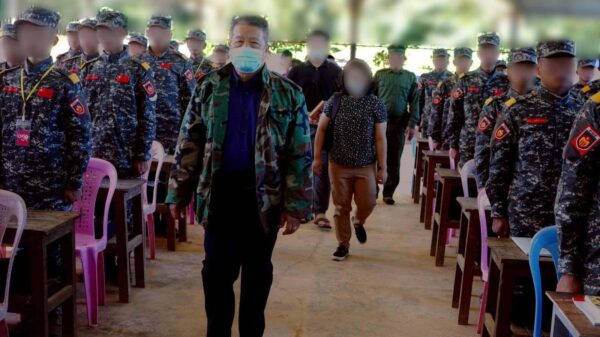 (PDFများ တက်ရောက်သည့် အရာရှိသင်တန်းဆင်းပွဲ ယာယီသမ္မတ တက်ရောက်နေစဉ်)